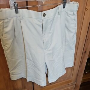 Roundtree & Yorke Men's Classic Pleated Golf Shorts Ivory/Light Gray
